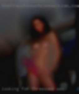 Looking for in threesome sex girls to play with!
